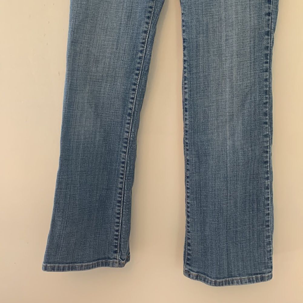 Levi’s jeans 512 boot cut Perfectly slimming Size 6 Short Decorative pockets - Picture 8 of 9